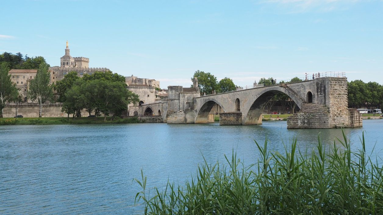 Pont Saint-Bénézet : Un symbole historique d'Avignon